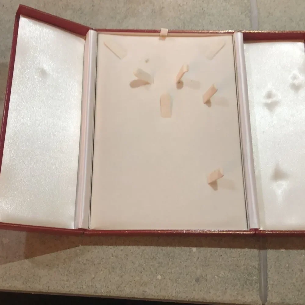 Vintage Large jewelry box.